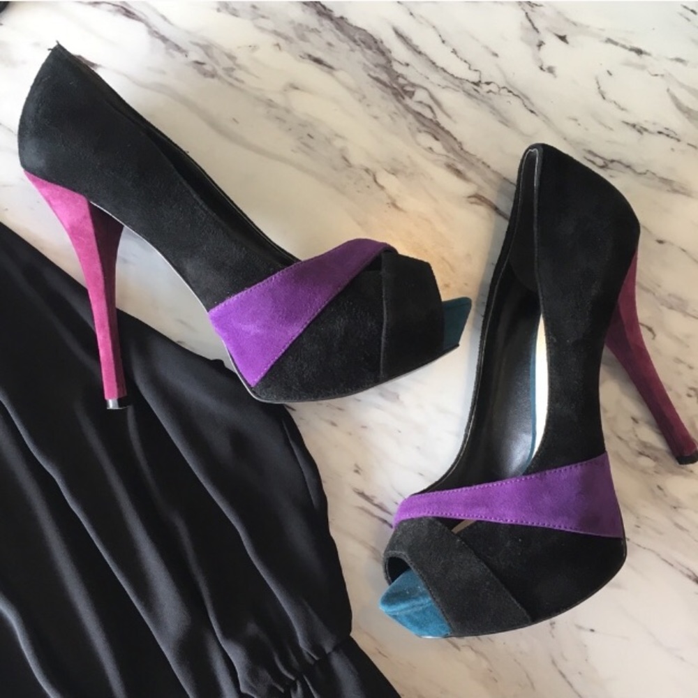 🍉 5 for $25 Sale! 🍉 
Guess Isila Open Toe Heel